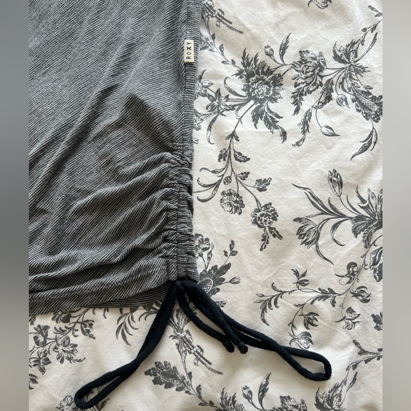 3/$30 Roxy Ruched sided Tank top - Picture 4 of 6